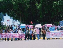 Warga Kilometer VIII Protes Pemkab Aceh Utara Soal Sengketa Lahan dengan PT Satya Agung
