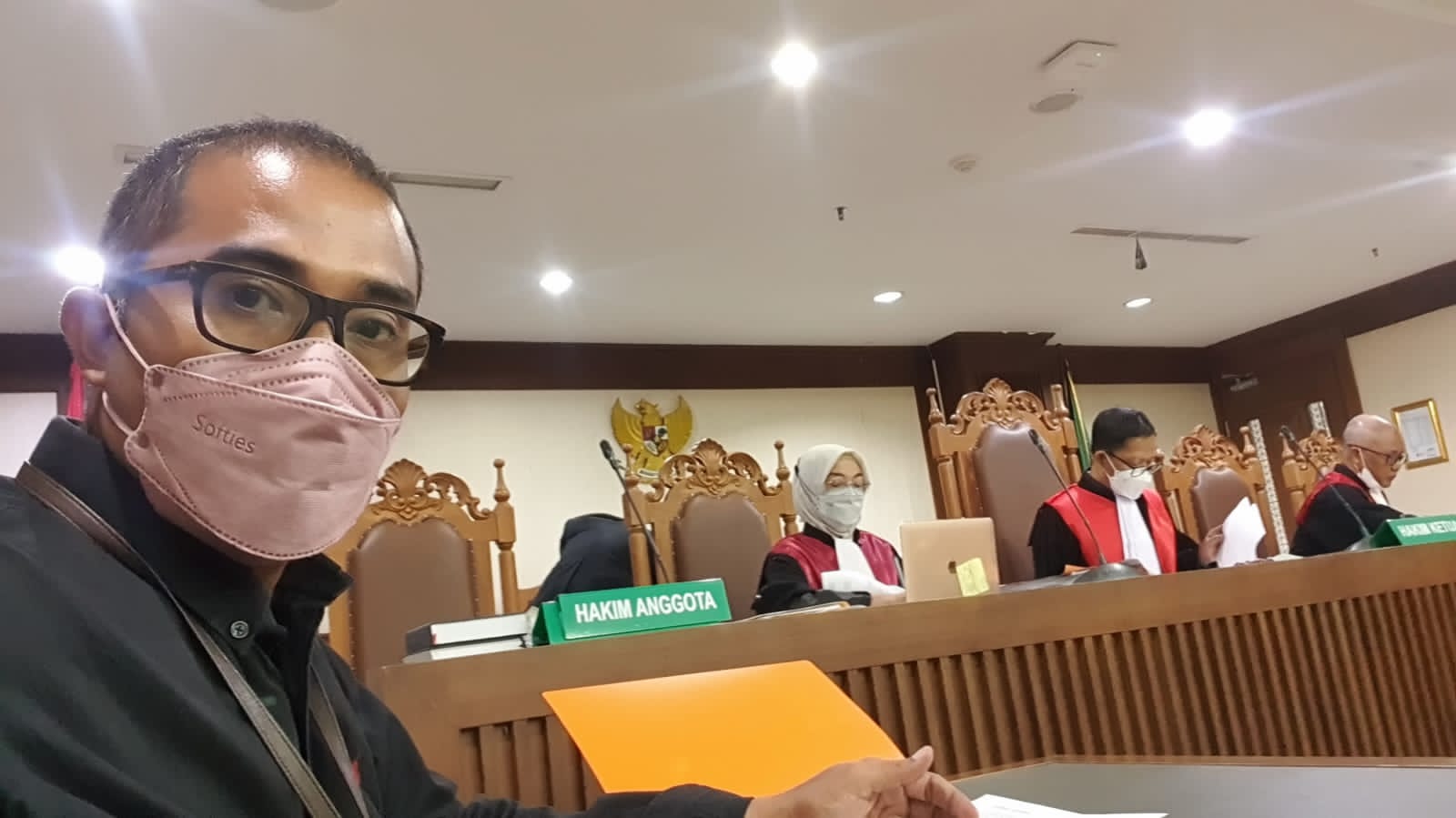 Ketua YARA Safaruddin, mengikuti sidang perdana di Pengadilan Negeri Jakarta Pusat. Foto: Istimewa