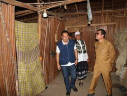 Pj Bupati Aceh Utara Bersama Tantawi Sambangi Rumah Janda Tak Layak Huni