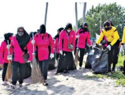 Polres Lhokseumawe dan Bhayangkari Bersihkan Pantai Lancok