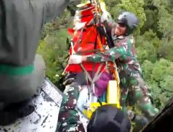 Aksi Prajurit Kopasgat TNI AU Bantu Evakuasi Kapolda Jambi