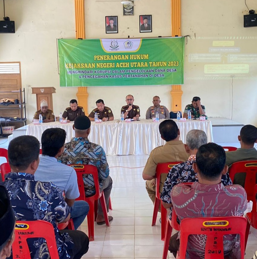 Kejari Aceh Utara melaksanakan penerangan hukum kepada aparatur desa di Kecamatan Kuta Makmur. Foto: Ist