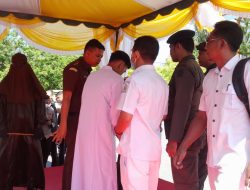 Kejari Aceh Utara Eksekusi Cambuk Enam Terpidana Jarimah Zina dan Maisir