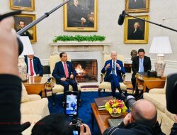 Tiba di Gedung Putih, Presiden Jokowi disambut Akrab oleh Presiden Biden