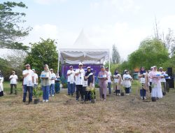 HUT Pupuk Indonesia Ke-12, PT PIM bersama Masyarakat Desa Binaan Tanam 750 Pohon